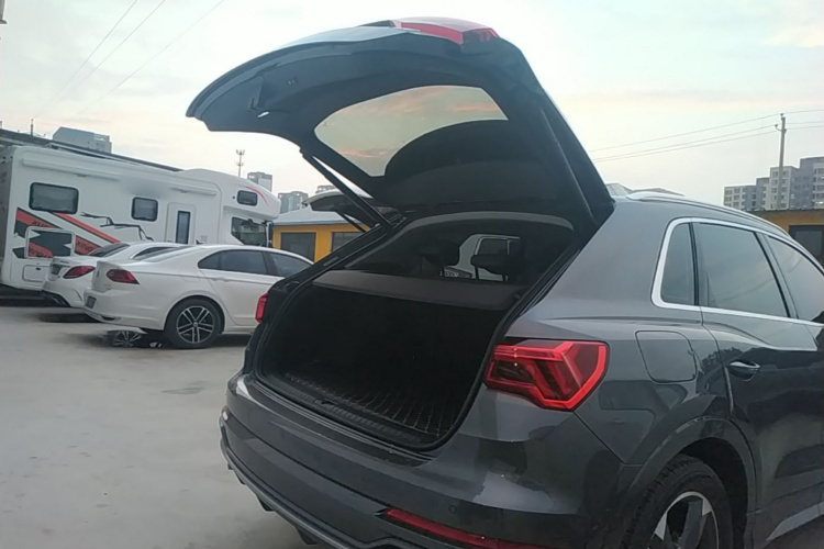 Audi Q3 2022 car image #19
