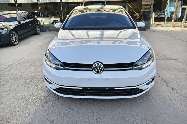 Volkswagen Golf 2019 car image #3