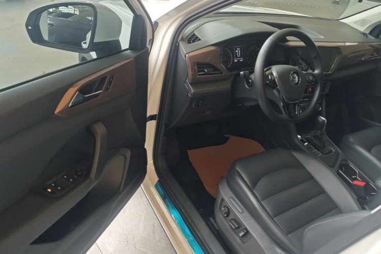 Volkswagen Tharu 2020 car image #16