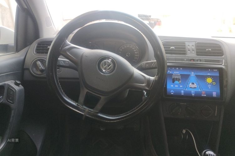 Volkswagen Polo 2018 car image #12