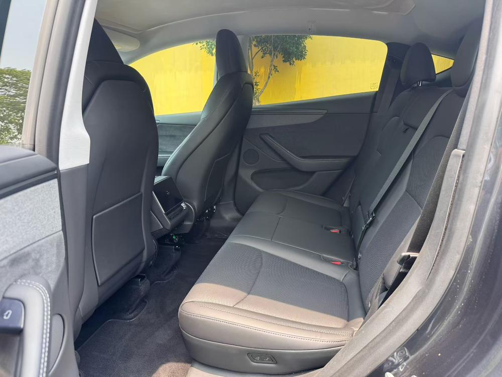 Tesla Model Y 2025 car image #9