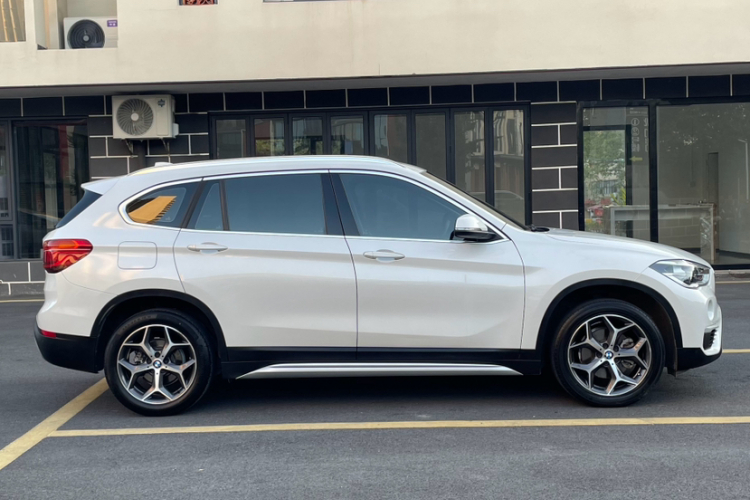 BMW X1 2019 #6 BMW X1 2019 car image #6