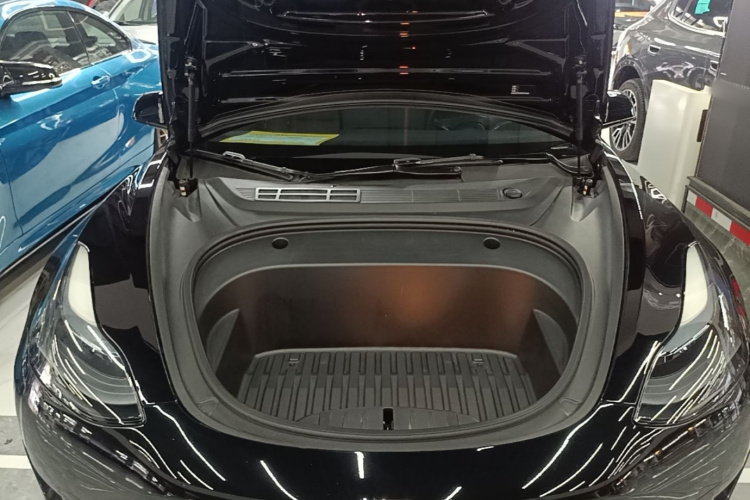 Tesla Model 3 2023 car image #20