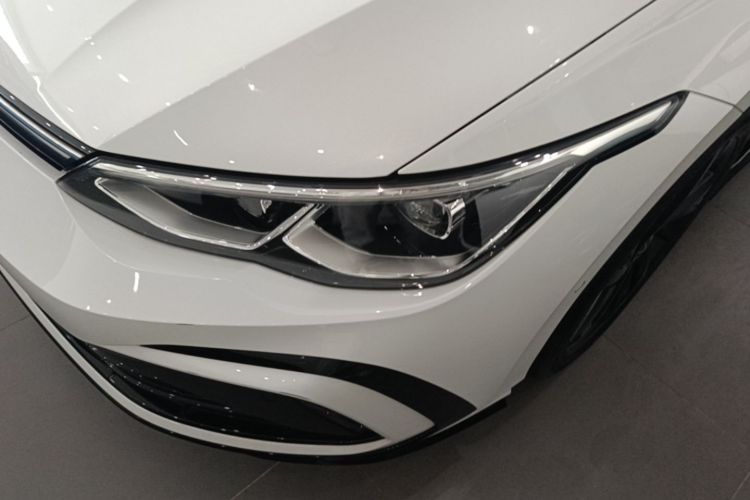 Volkswagen Golf 2021 car image #23