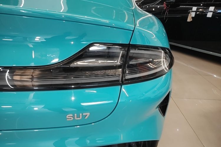 MI SU7 2024 car image #8