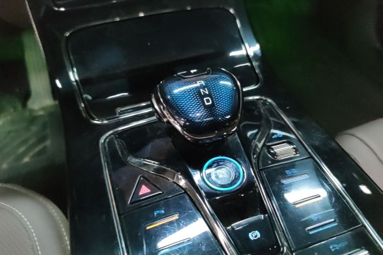 BYD Han 2024 car image #18