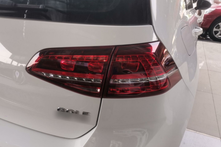 Volkswagen Golf 2017 car image #8