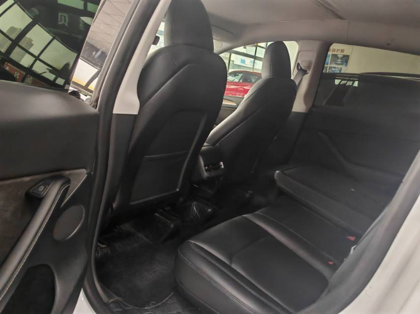 Tesla Model Y 2023 car image #7