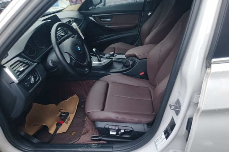 BMW 3 Series 2018 car image #15