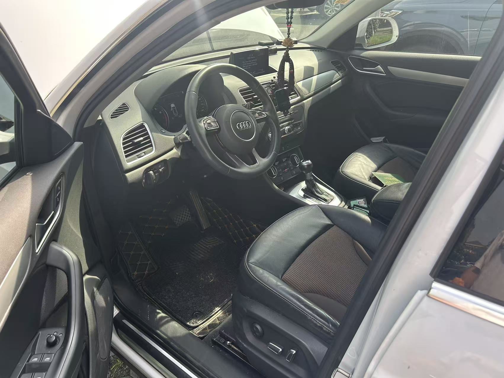 Audi Q3 2018 car image #4