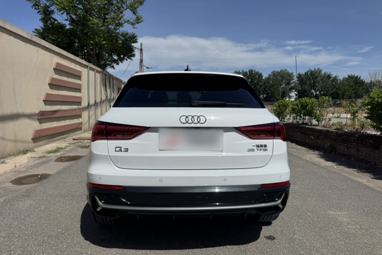 Audi Q3 2024 car image #6