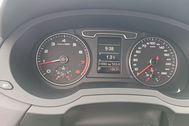 Audi Q3 2016 car image #16