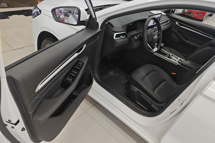 GEELY Emgrand 2025 #16 GEELY Emgrand 2025 imagen de coche #16