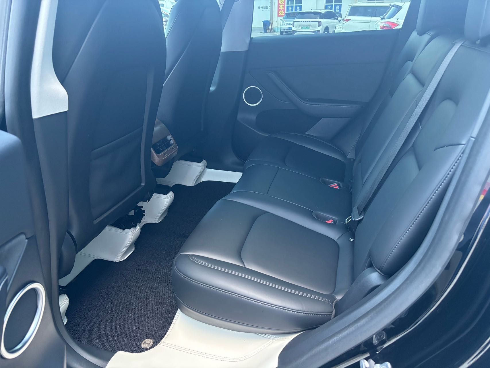 Tesla Model Y 2023 car image #4