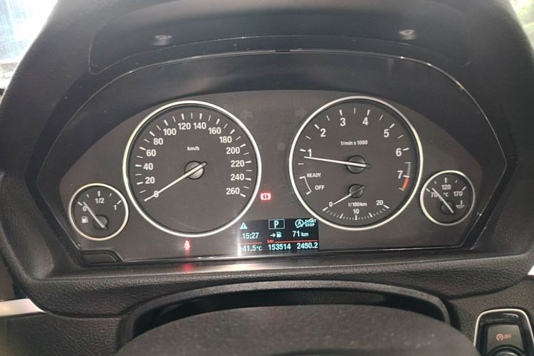 BMW 3 Series 2017 car image #16