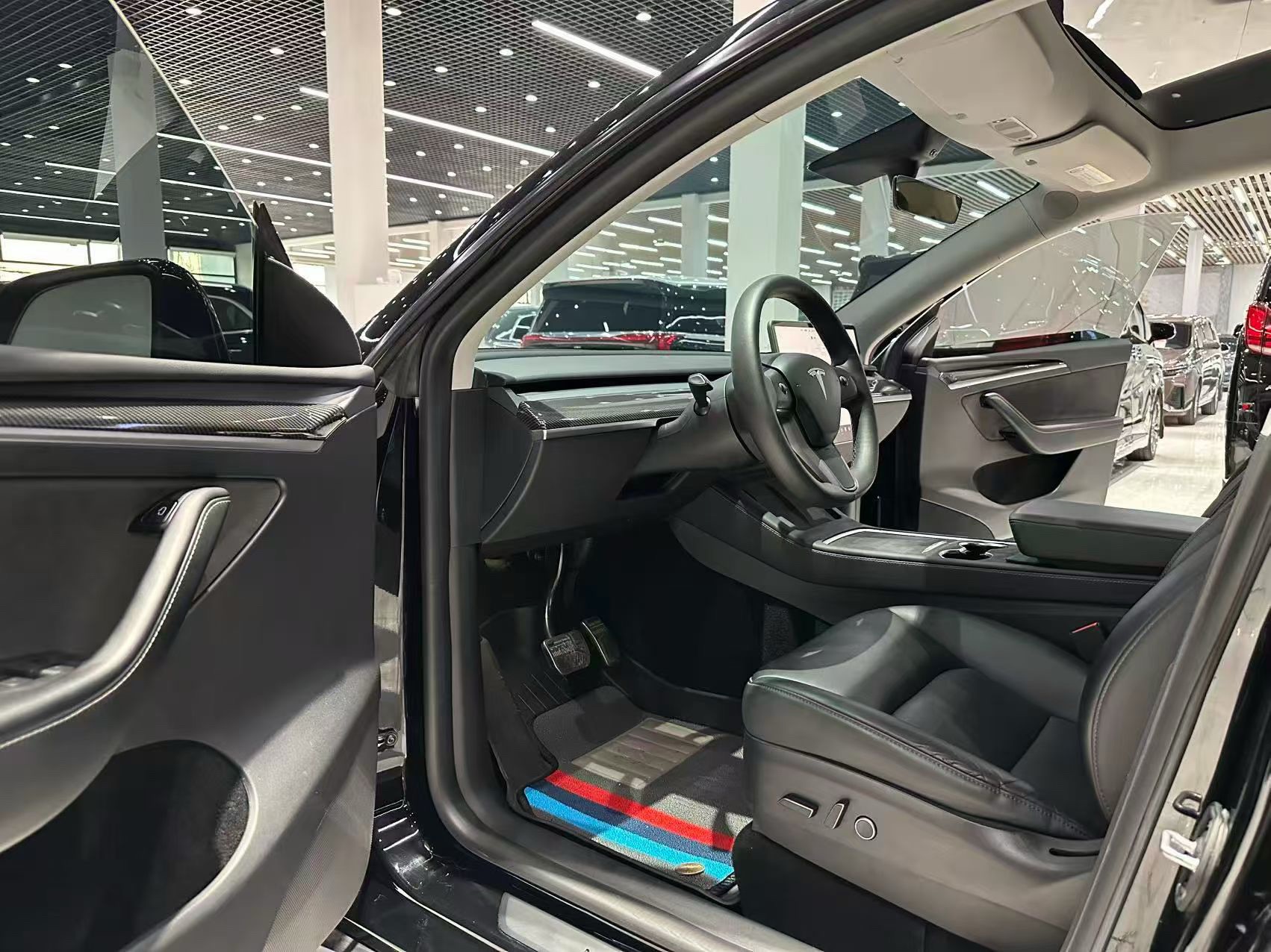 Tesla Model Y 2023 #9 Tesla Model Y 2023 car image #9