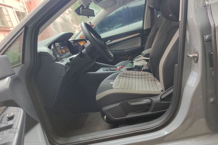 Volkswagen Golf 2022 car image #17