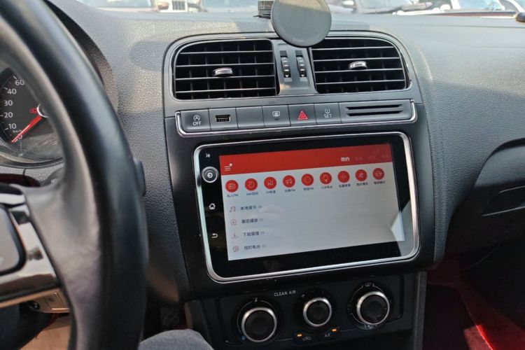 Volkswagen Polo 2019 car image #17