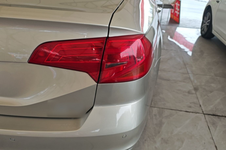 Volkswagen Bora 2016 car image #8