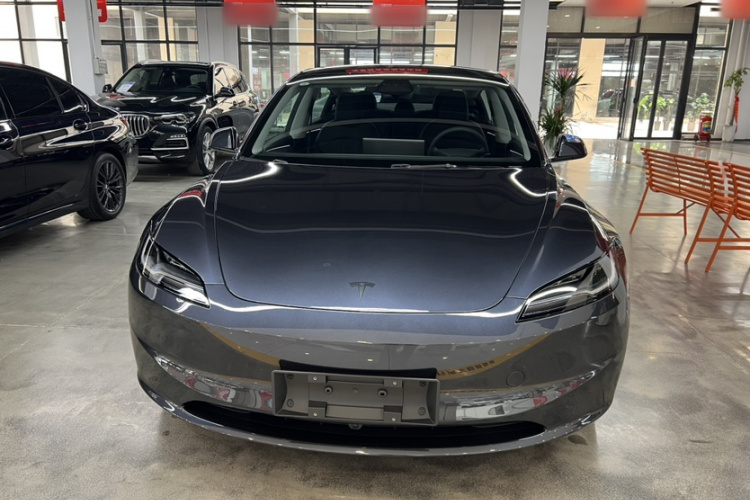 Tesla Model 3 2026 car image #3