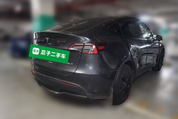 Tesla Model Y 2025 صورة سيارة #5