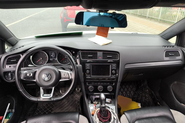 Volkswagen Golf 2018 car image #11