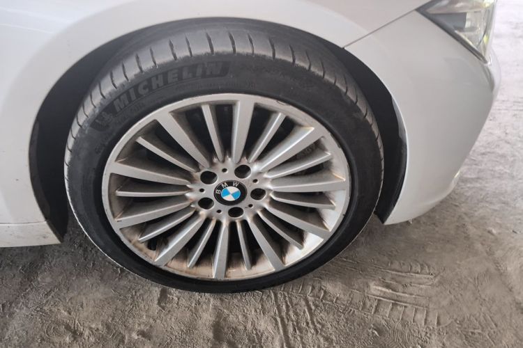 BMW 3 Series 2018 car image #9