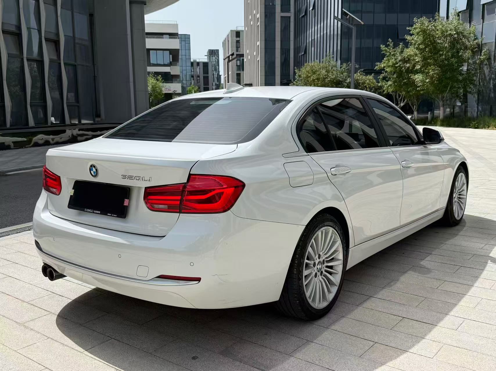 BMW 3 Series 2018 immagine di auto #6
