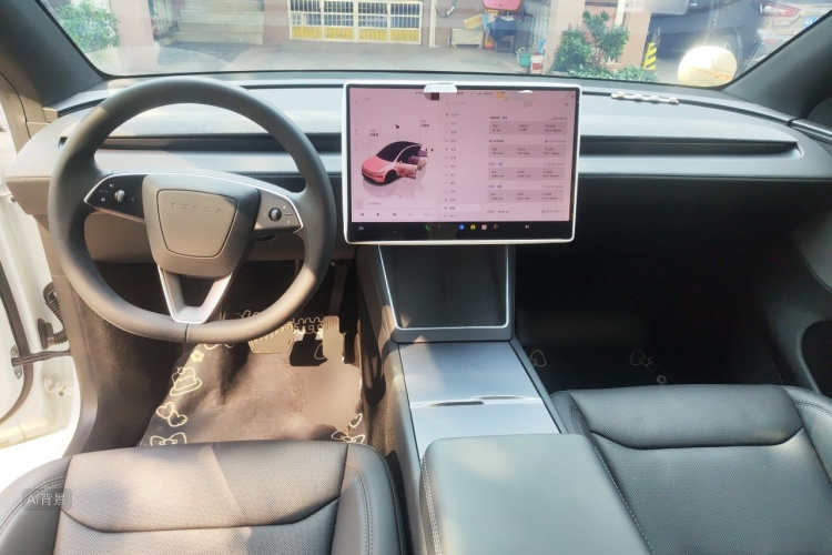 Tesla Model Y 2026 #11 Tesla Model Y 2026 car image #11