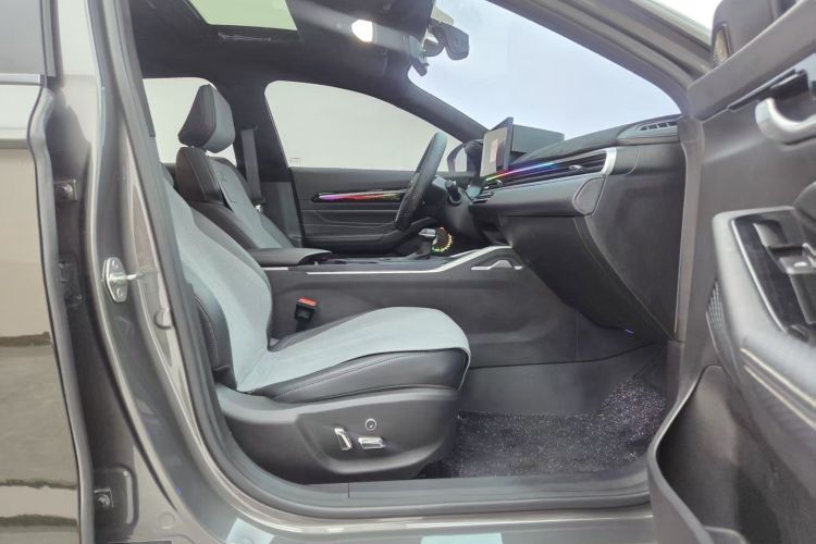 GEELY Emgrand 2025 #20 GEELY Emgrand 2025 car image #20