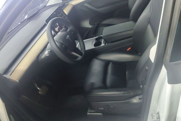 Tesla Model Y 2022 car image #15