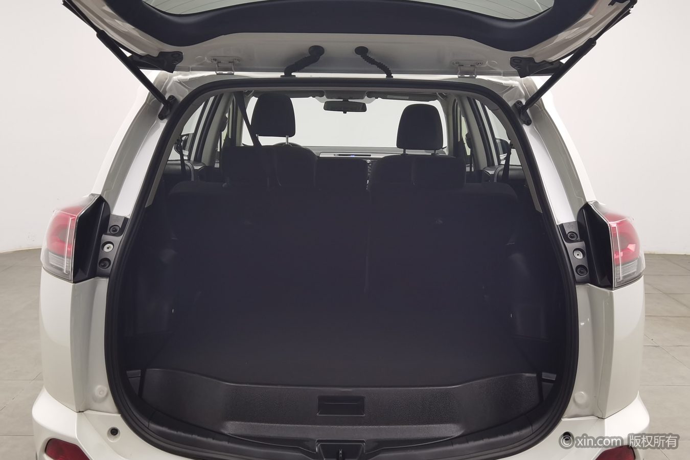 Toyota RAV4 2017 صورة سيارة #17