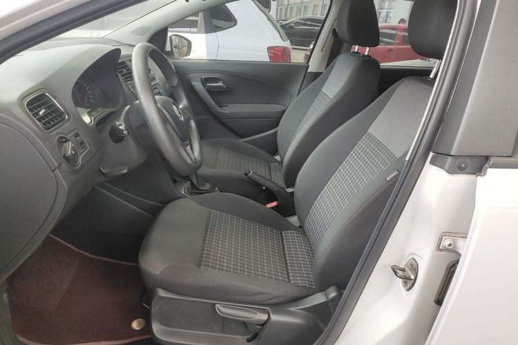 Volkswagen Polo 2016 car image #19