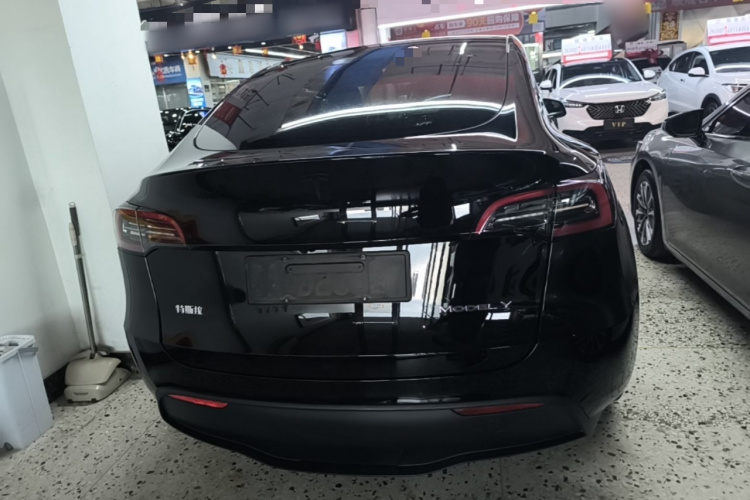 Tesla Model Y 2022 car image #4