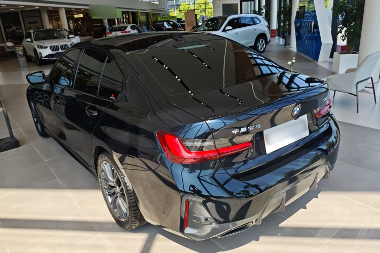 BMW 3 Series 2024 صورة سيارة #5