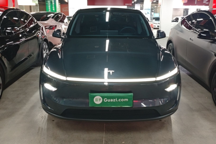 Tesla Model Y 2025 car image #3