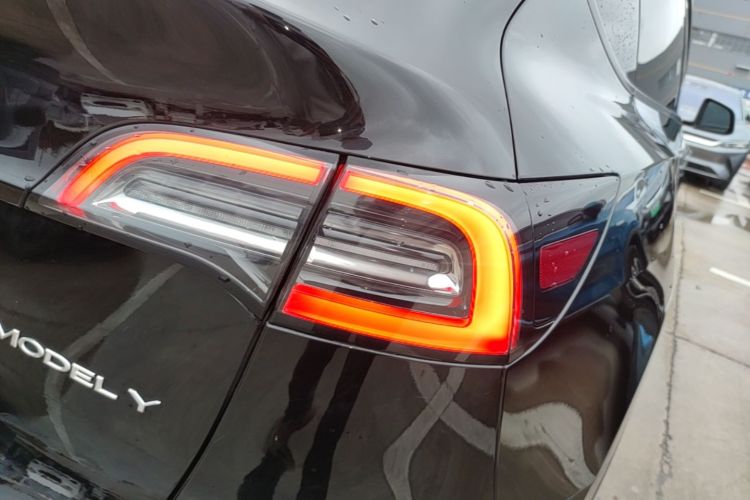 Tesla Model Y 2022 #8 Tesla Model Y 2022 car image #8