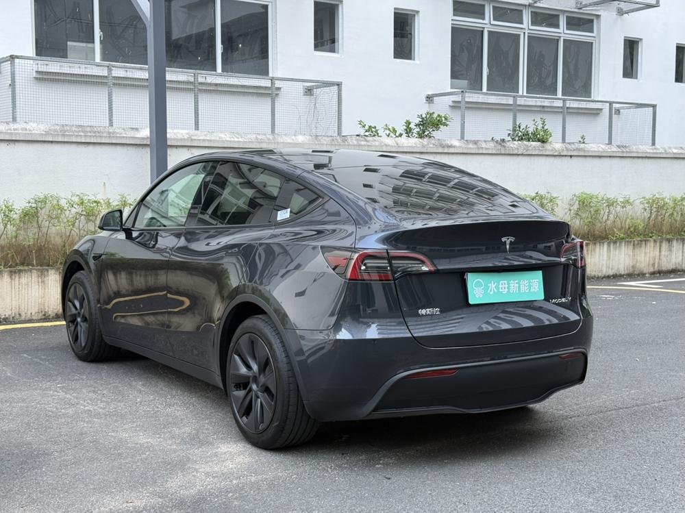 Tesla Model Y 2024 #5 Tesla Model Y 2024 car image #5