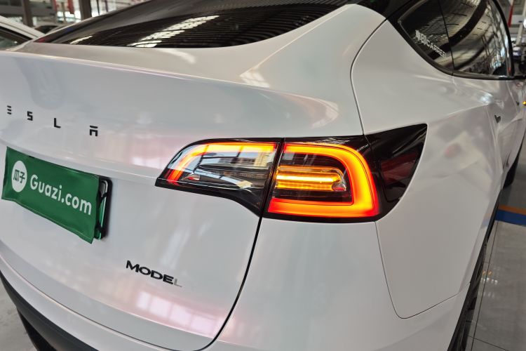 Tesla Model Y 2024 #8 Tesla Model Y 2024 car image #8