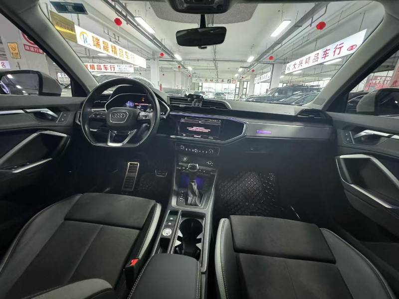 Audi Q3 2023 car image #8