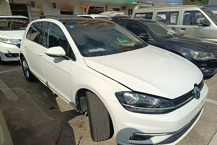 Volkswagen Golf 2018 car image #6