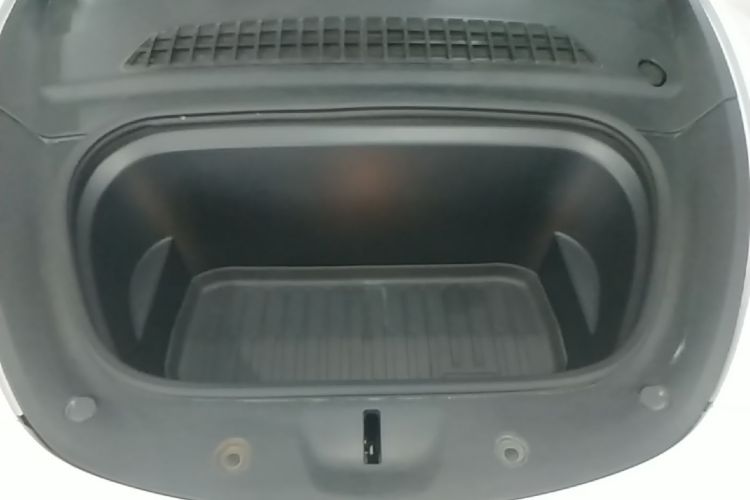 Tesla Model Y 2024 car image #20