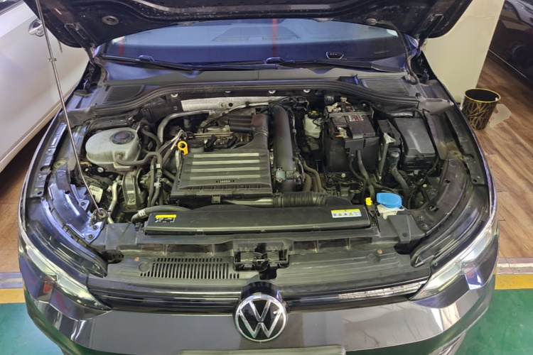 Volkswagen Golf 2021 car image #22