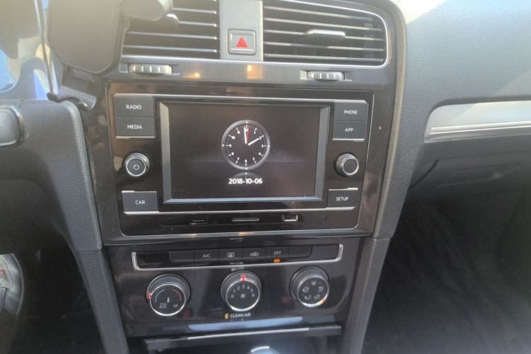 Volkswagen Golf 2018 car image #13