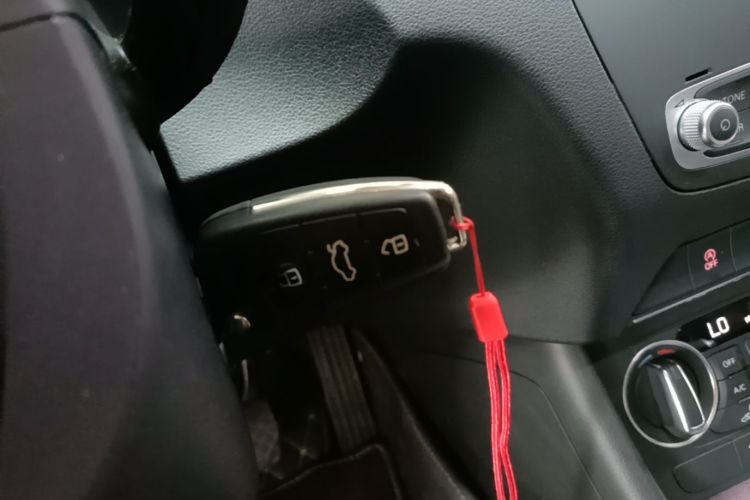 Audi Q3 2016 car image #9