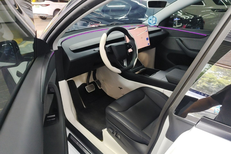 Tesla Model Y 2024 #16 Tesla Model Y 2024 car image #16