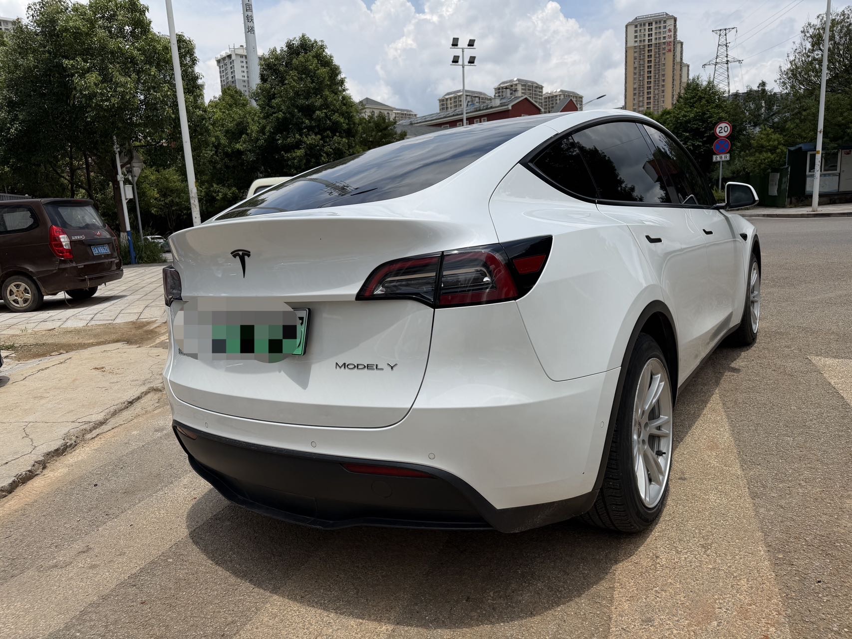 Tesla Model Y 2021 #7 Tesla Model Y 2021 car image #7