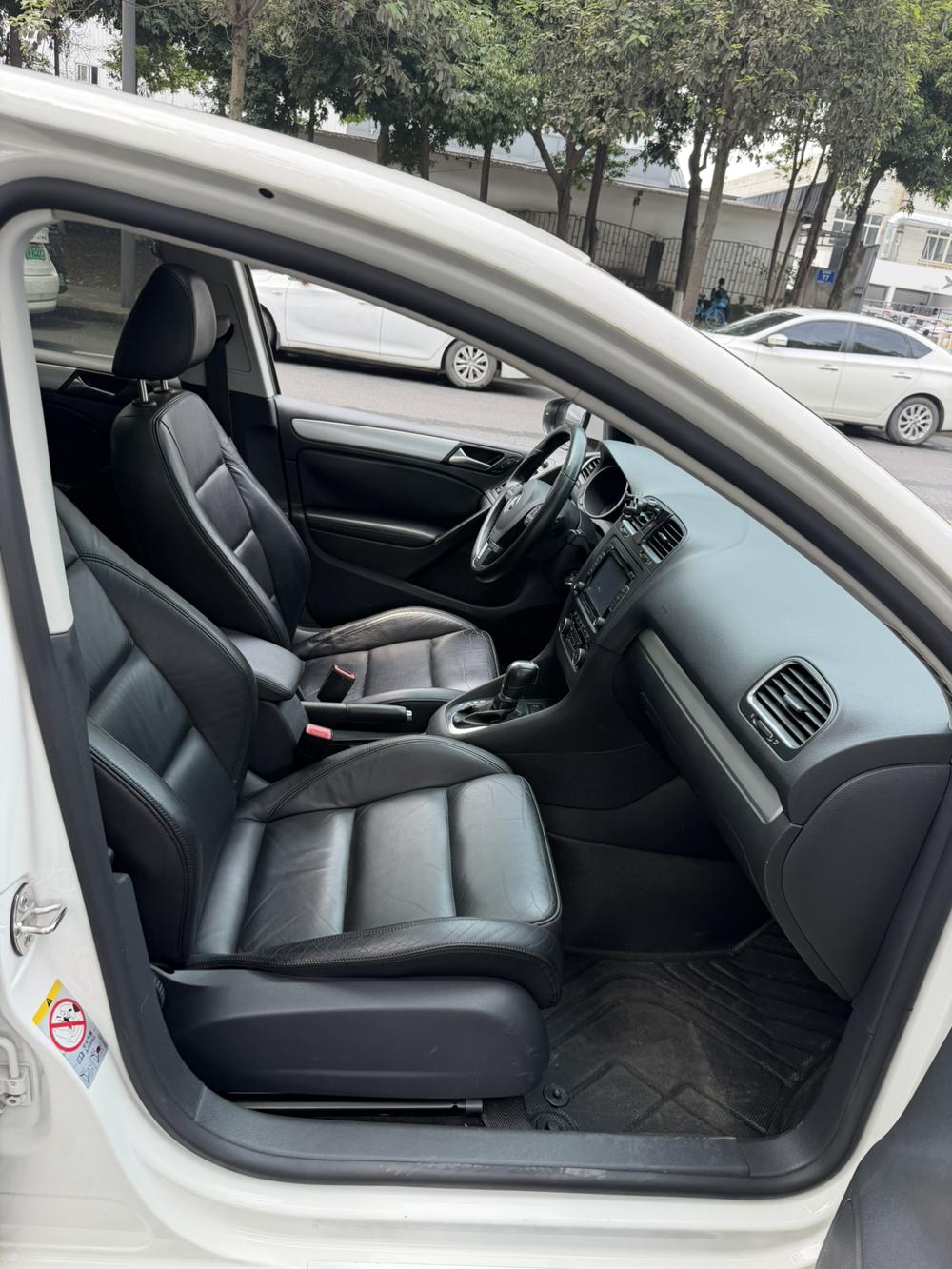 Volkswagen Golf 2013 car image #16