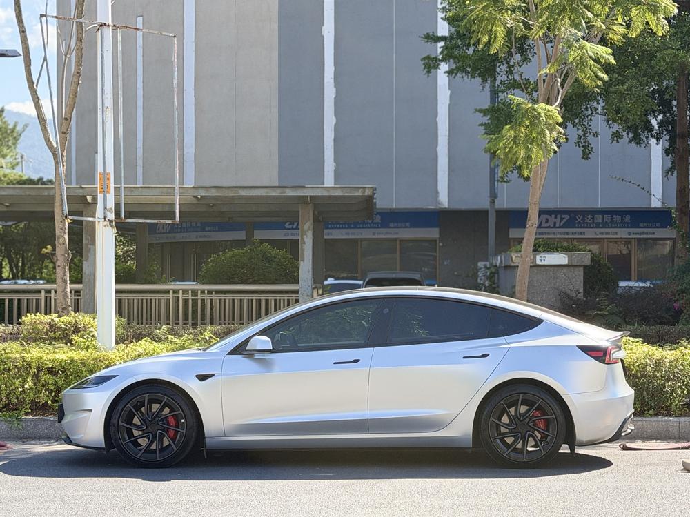 Tesla Model 3 2025 car image #3