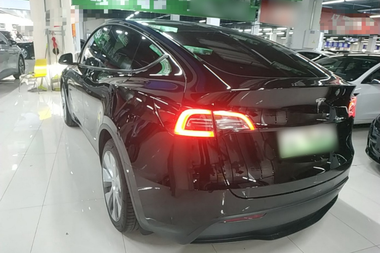 Tesla Model Y 2023 #5 Tesla Model Y 2023 car image #5